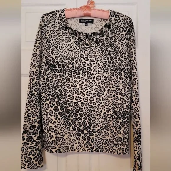 #027 Jones New York- Leopard Print Jeweled Neckline Sweater.sz L - Picture 2 of 6